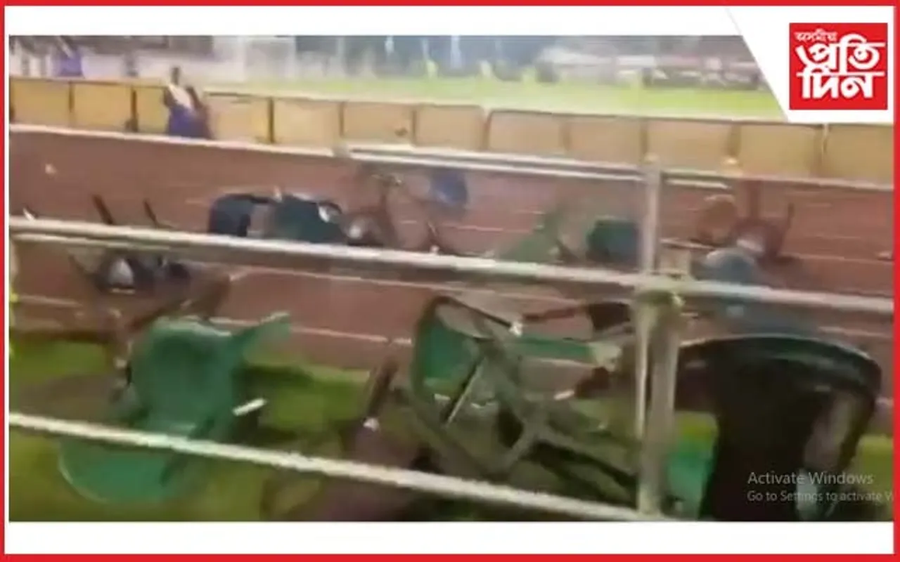 কোকৰাঝাৰত ডুৰাণ্ড কাপত অঘটনঃ খেলপথাৰলৈ দৰ্শকে দলিয়ালে চকী, পানীৰ বটল...