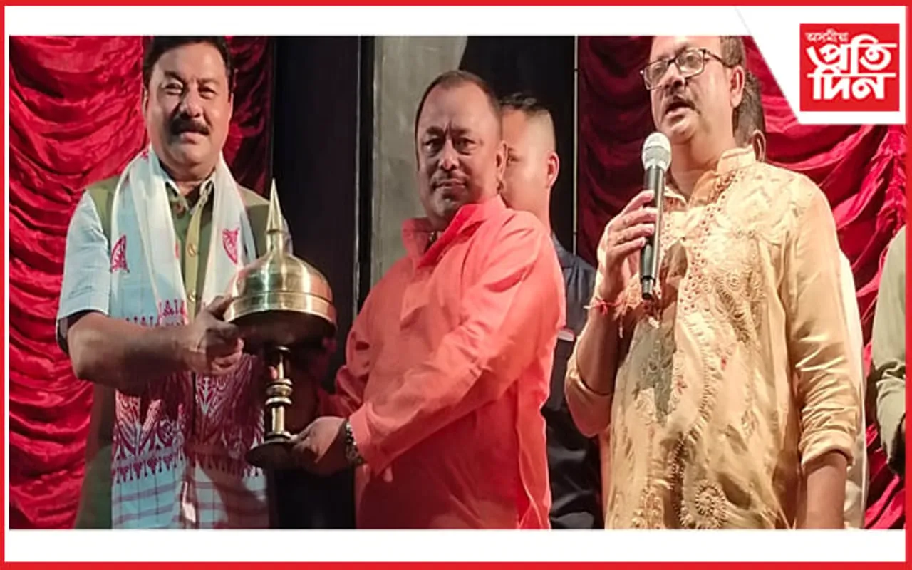 ১৫ বছৰীয়া ইতিহাস থিয়েটাৰৰ নাট্যযাত্ৰাৰ মঞ্চ মুকলি কৰিলে মন্ত্ৰী ৰণজিৎ কুমাৰ দাসে