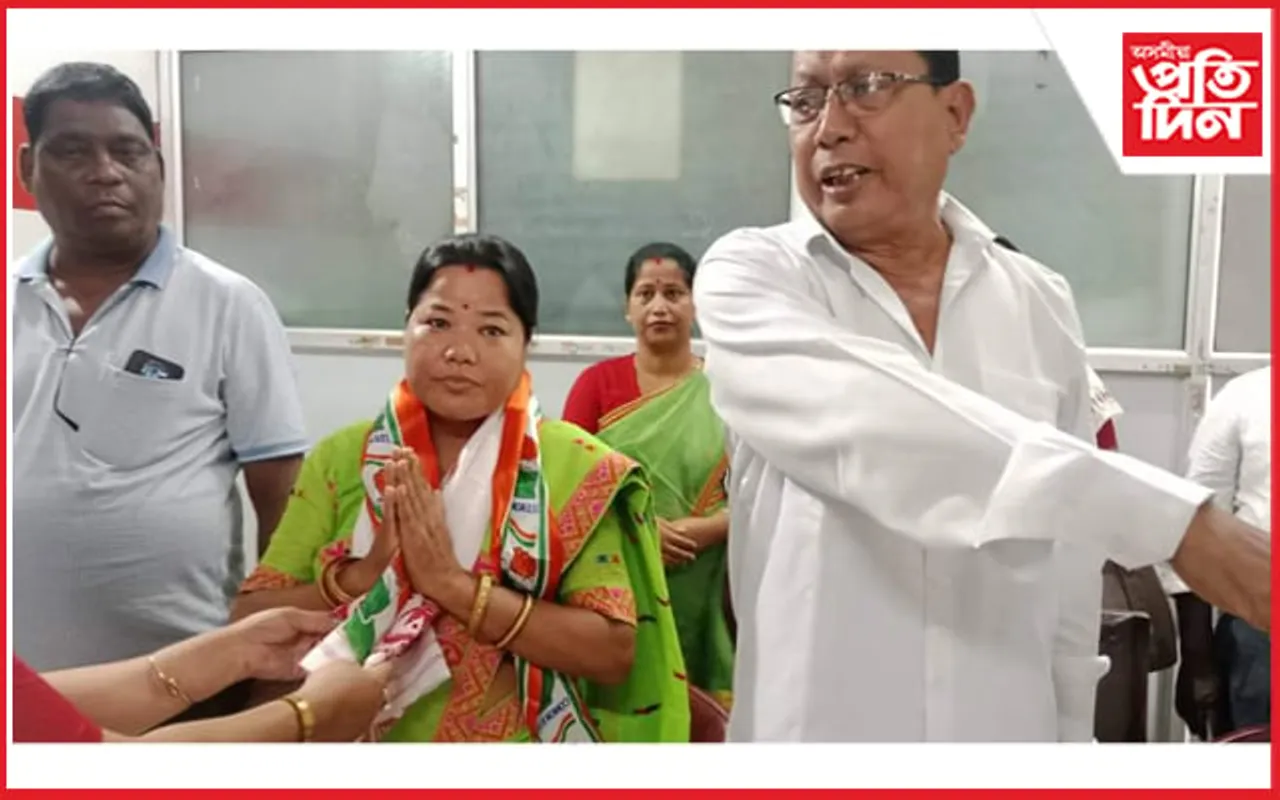 বিজেপিত খহনীয়া : বিজেপি ৱাৰ্ড কমিছনাৰৰ কংগ্ৰেছত যোগদান