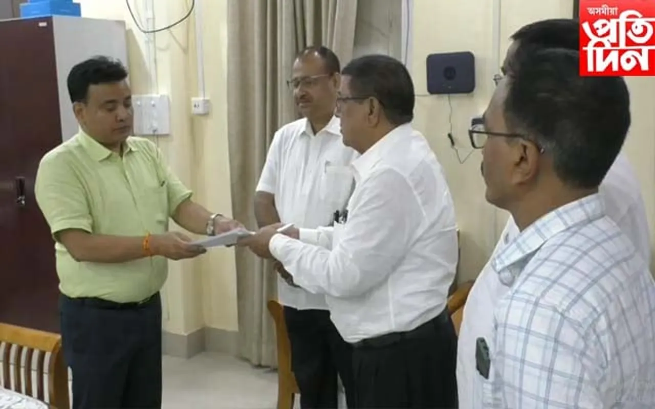 দৰং জিলা আয়ুক্ত কাৰ্যালয়ৰ কোটিটকীয়া কেলেংকাৰীঃ তদন্ত বিচাৰি কংগ্ৰেছৰ স্মাৰক