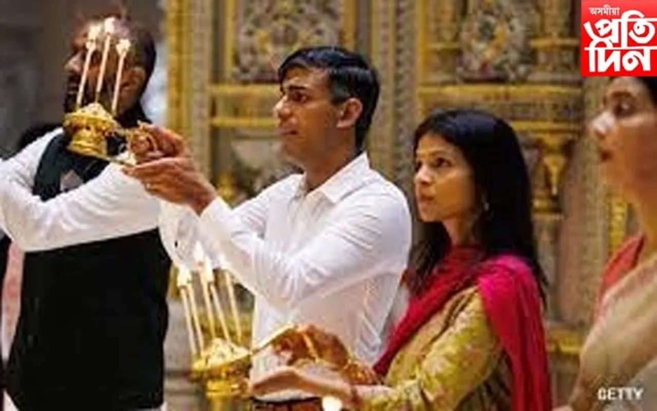 পত্নীসহ অক্ষৰধাম মন্দিৰত সেৱা জনালে ব্ৰিটেইনৰ প্ৰধানমন্ত্ৰী ঋষি ছুনাকে