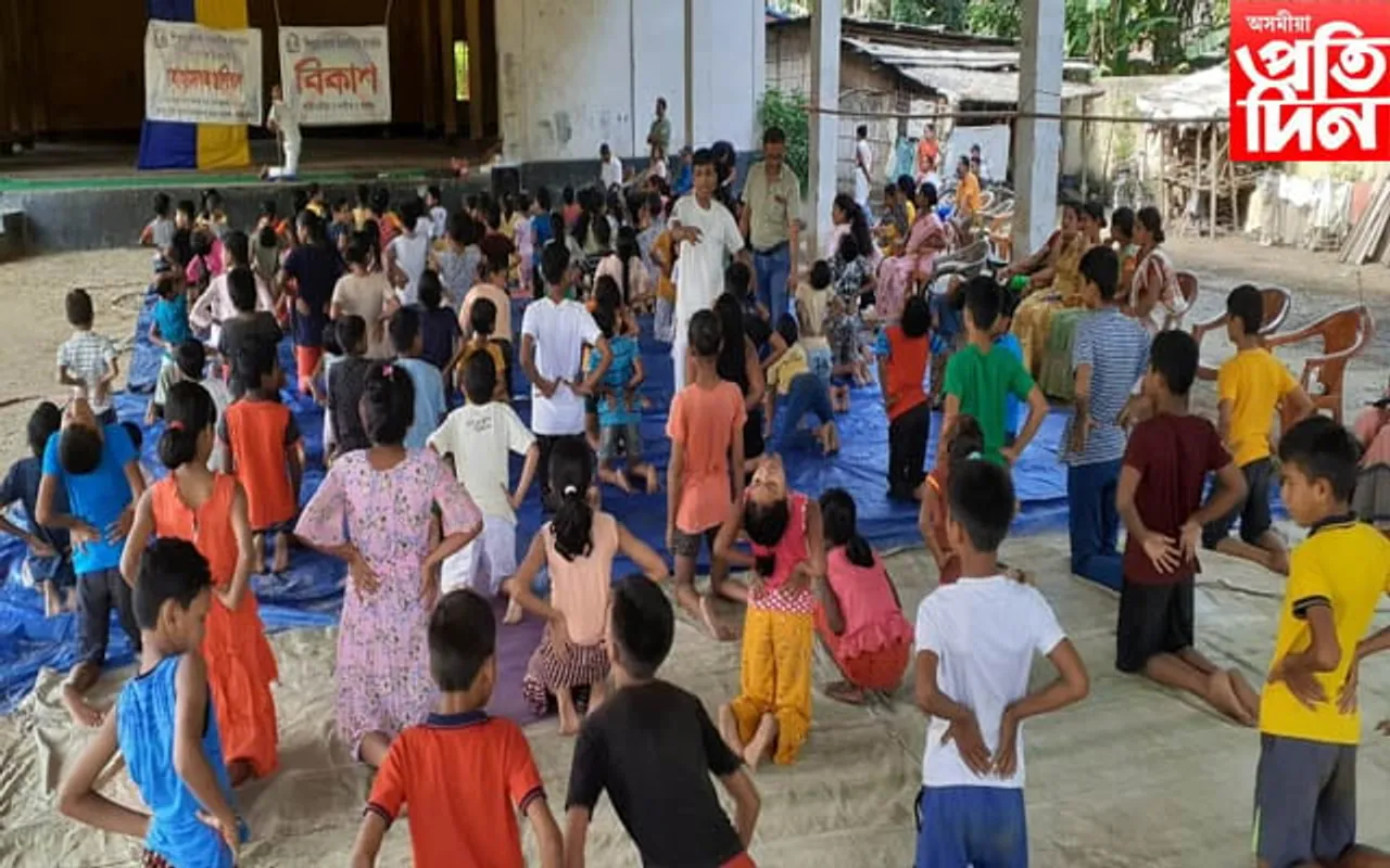 বিকাশৰ উদ্যোগত অনুষ্ঠিত যোগাসন প্ৰশিক্ষণৰ সামৰণি অনুষ্ঠান