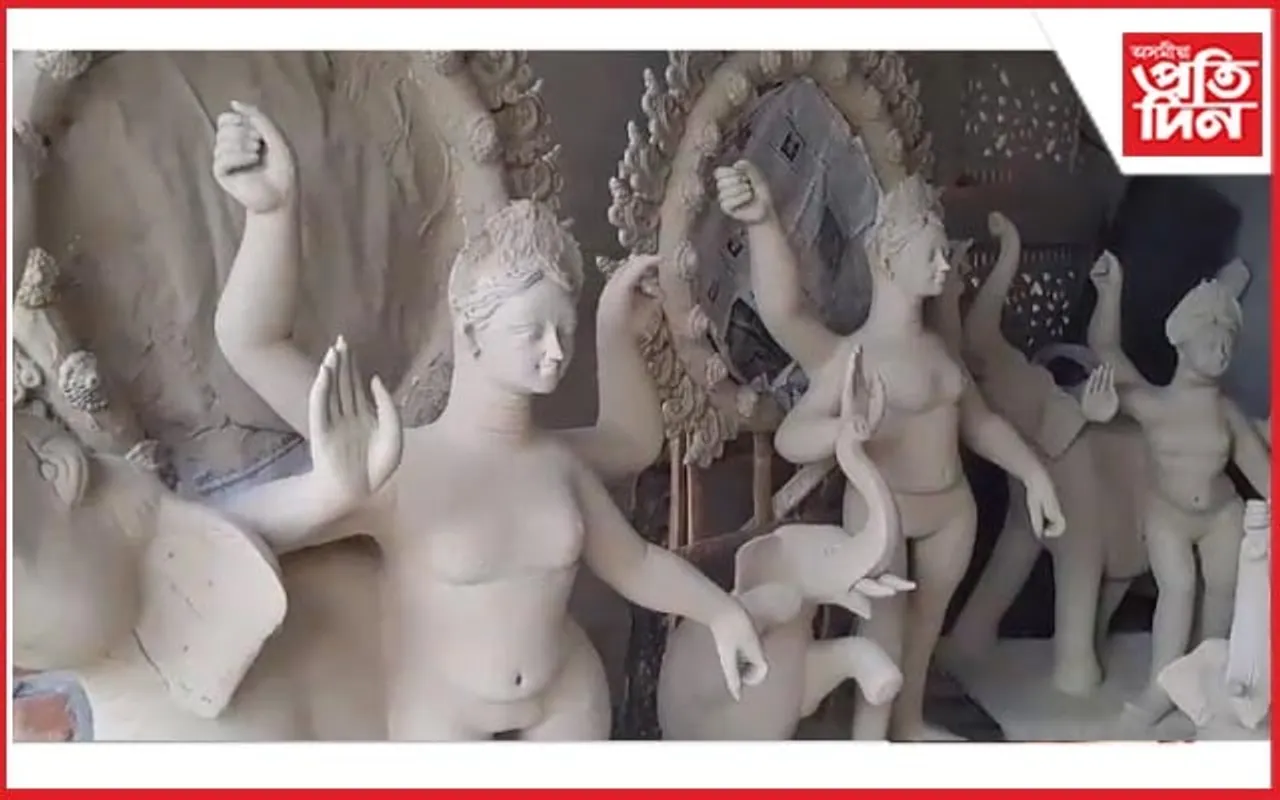 জামুগুৰিহাটত বিশ্বকৰ্মাৰ মূৰ্তি নিৰ্মাণত ব্যস্ত মৃৎশিল্পী সকল