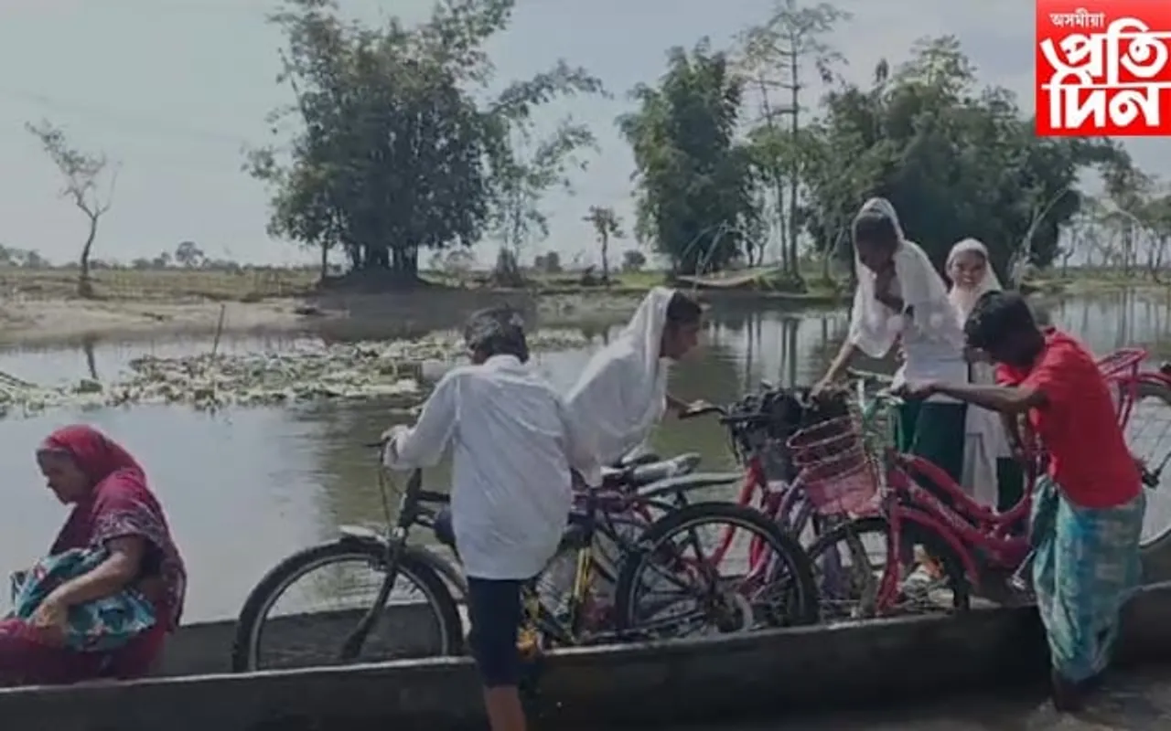 টুলুঙা নাৱত উঠি বিপদসংকুলভাৱে বিদ্যালয়লৈ অহা-যোৱা শ শ ছাত্ৰ-ছাত্ৰীৰ