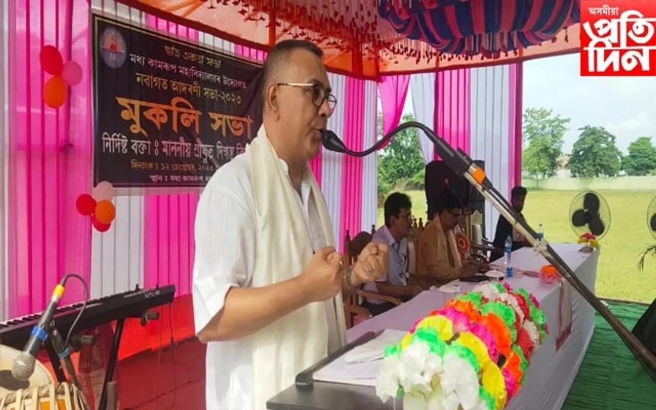 চেঙাস্থিত মধ্য কামৰূপ মহাবিদ্যালয়ৰ নৱাগত আদৰণি সভাত ড৹ দিগন্ত বিশ্ব শৰ্মা 