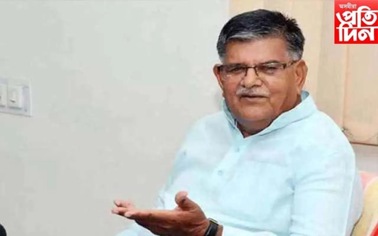 ৰাজহমন্ত্রীৰ সহিতে ২৫জনীয়া দলৰ পৰা কাম-কাজৰ খতিয়ান ল’লে ৰাজ্যপালে