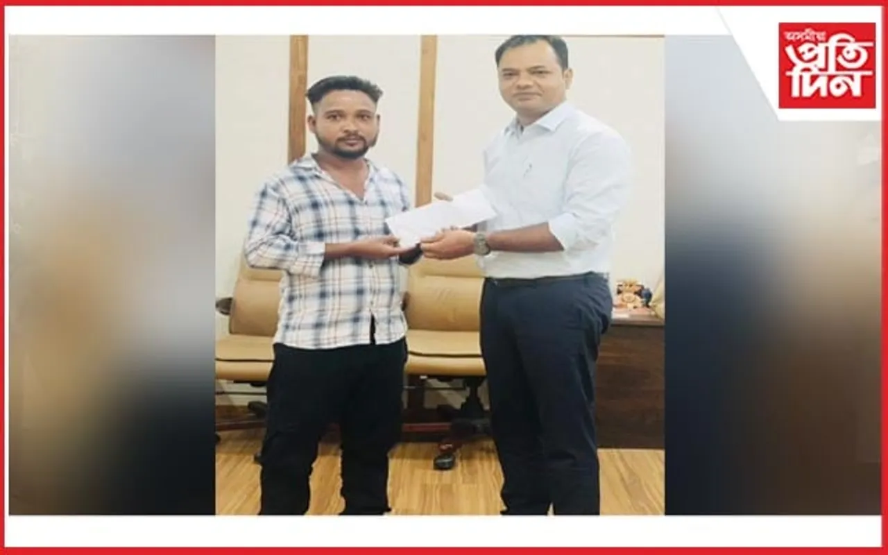 ট্ৰেভেলাৰ চালকৰ তৎপৰতাত ৰক্ষা পৰিল নাবালিকাৰ জীৱনঃ নগদ ধনেৰে পুৰস্কৃত কৰিলে আৰক্ষী আয়ুক্ত দিগন্ত বৰাই