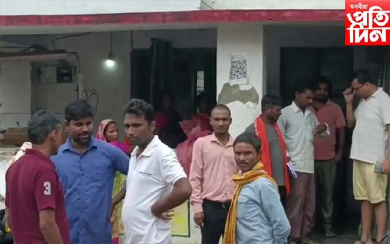 ১৫০০ টকাৰ বাবেই মহিলাক বিৱস্ত্ৰ কৰি প্ৰহাৰ, পুত্ৰৰ দ্বাৰা মুখত কৰালে প্ৰস্ৰাৱ