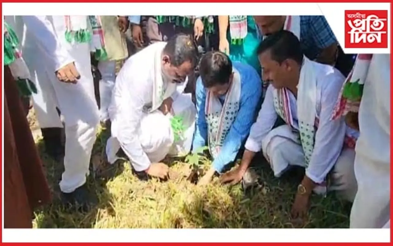 তিনিচুকীয়া কেন্দ্ৰীয় কৰম সন্মিলনঃ ভাষাৰ ওজাক সোঁৱৰি গছপুলি ৰোপণ