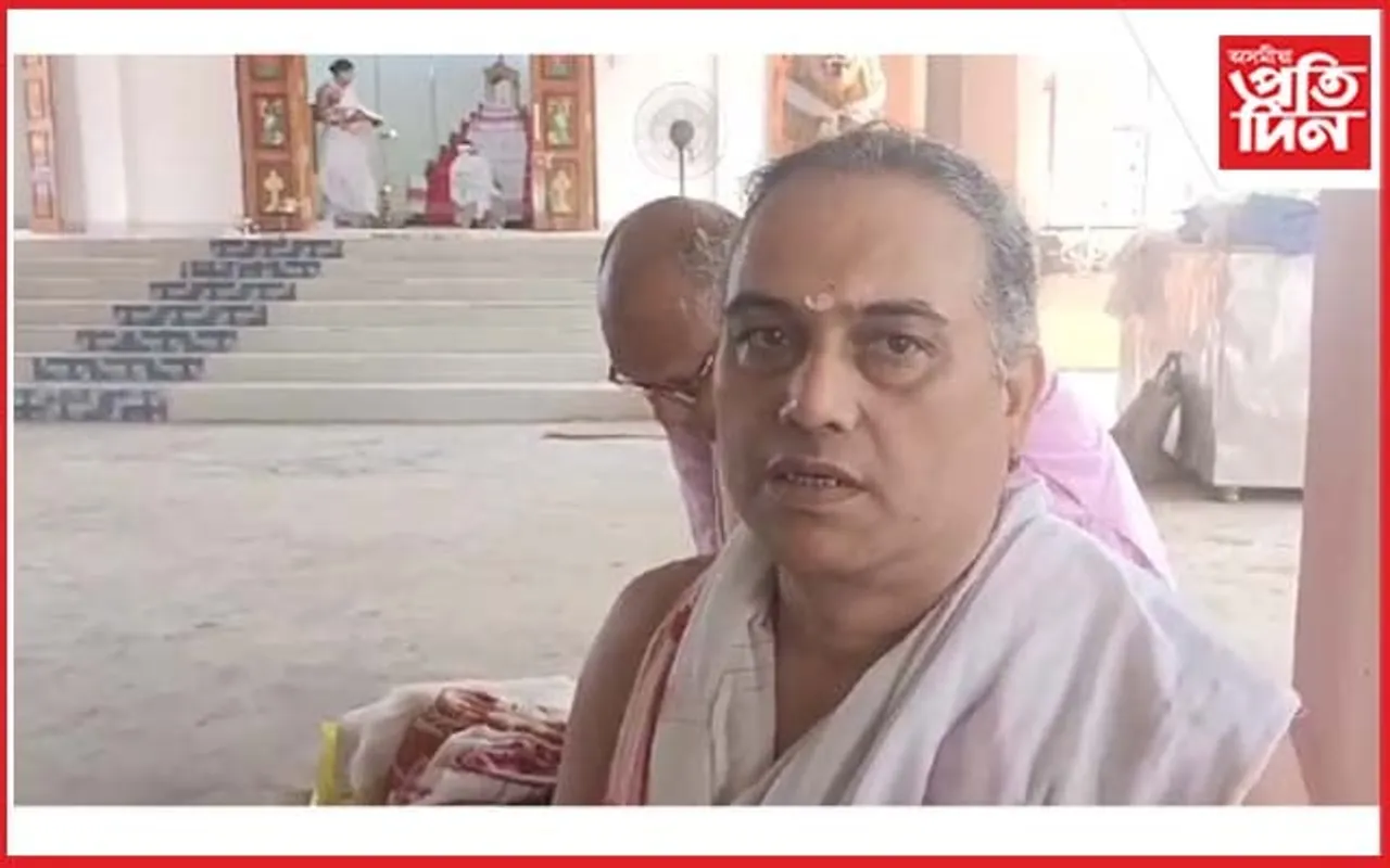 কামপুৰ কেন্দ্ৰীয় নামঘৰৰ মণিকূট প্ৰতিষ্ঠা অনুষ্ঠানত সত্ৰাধিকাৰ জনাৰ্দ্দন দেৱগোস্বামী 