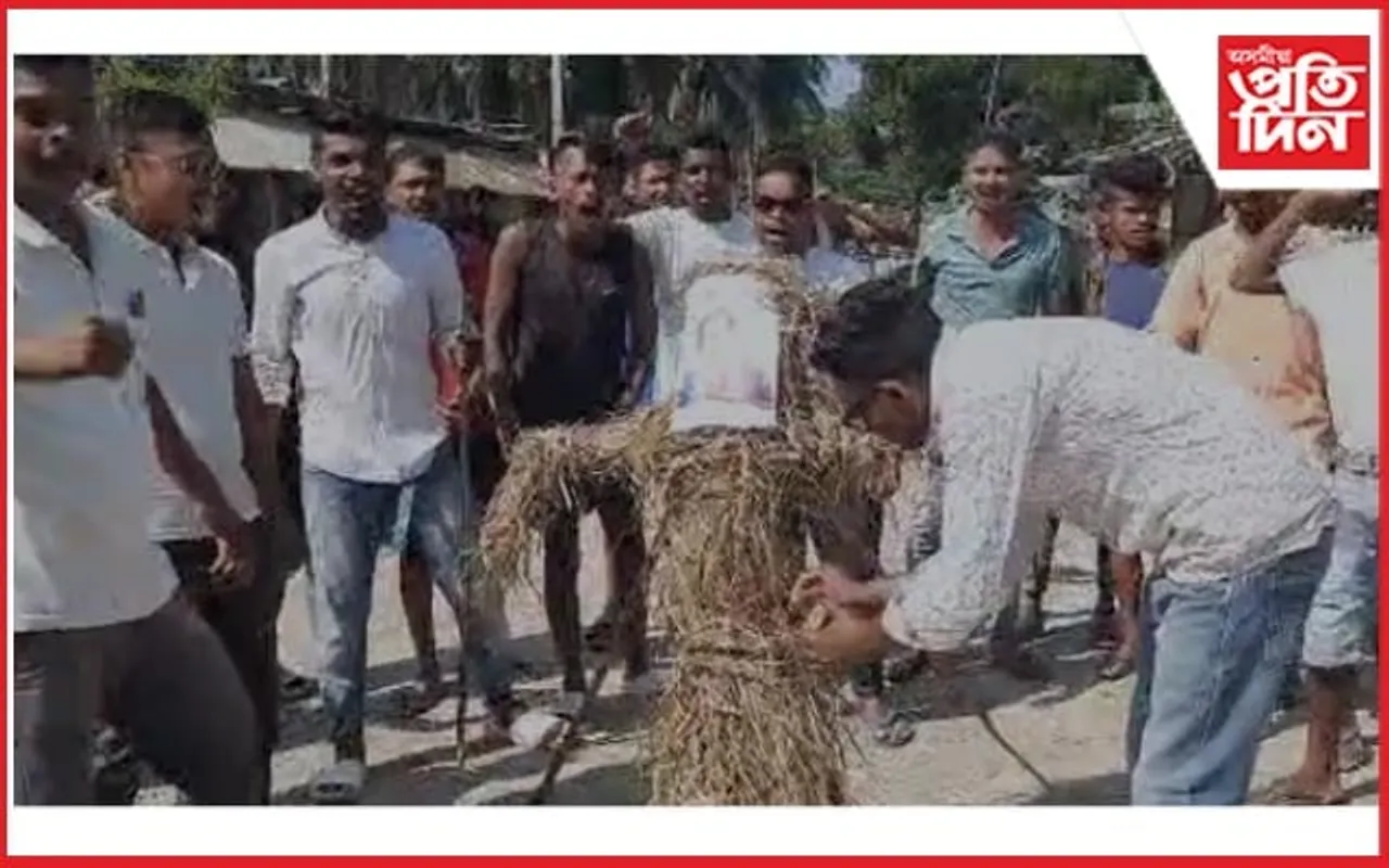 সেন্দুৰীটিঙত আটছাই দাহ কৰিলে শক্তি মন্ত্ৰীৰ প্ৰতিকৃতি