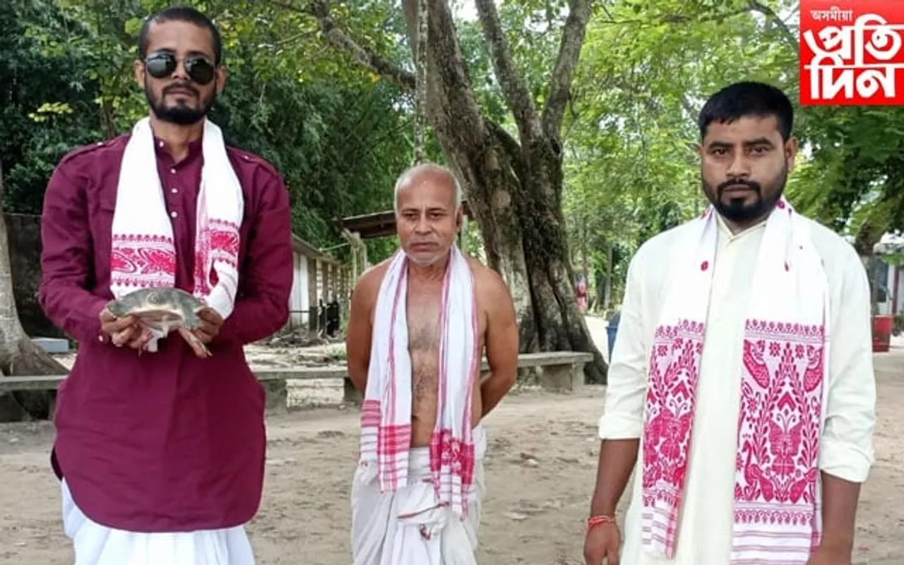 প্ৰকৃতিপ্ৰেমী যুৱকে দুস্প্ৰাপ্য বৰকাছ মেলি দিলে আকাশী গংগাত