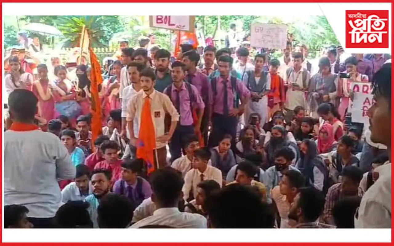 ১২ দফীয়া দাবী লৈ অসম বিশ্ববিদ্যালয়ত শিক্ষাৰ্থীৰ সহযোগত ABVP ৰ প্ৰতিবাদ...