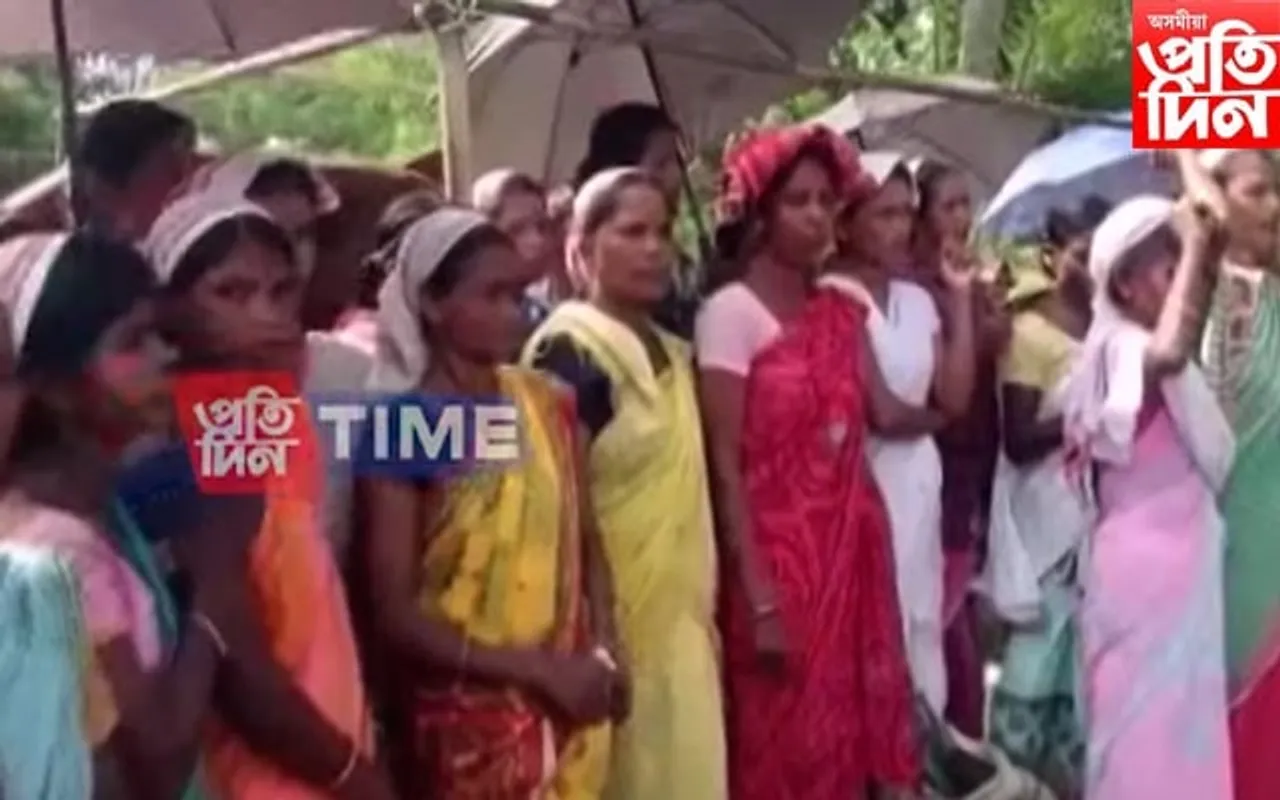 চাহ জনগোষ্ঠীৰ কৰম পূজাৰ  বন্ধক লৈ  বিতৰ্ক অব্যাহত