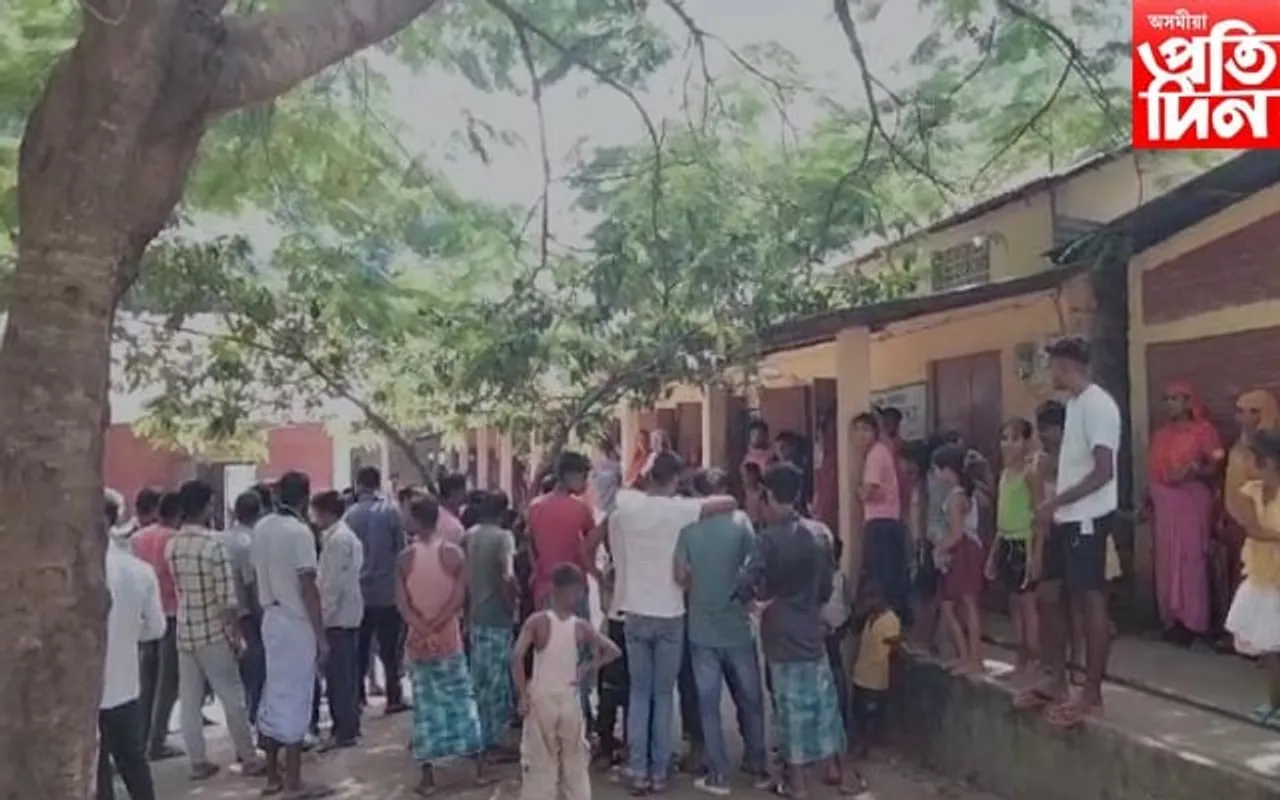 বিশ্বনাথৰ গোৱালতলী বিদ্যালয়ৰ প্ৰধান শিক্ষকক বদলি কৰাৰ দাবী