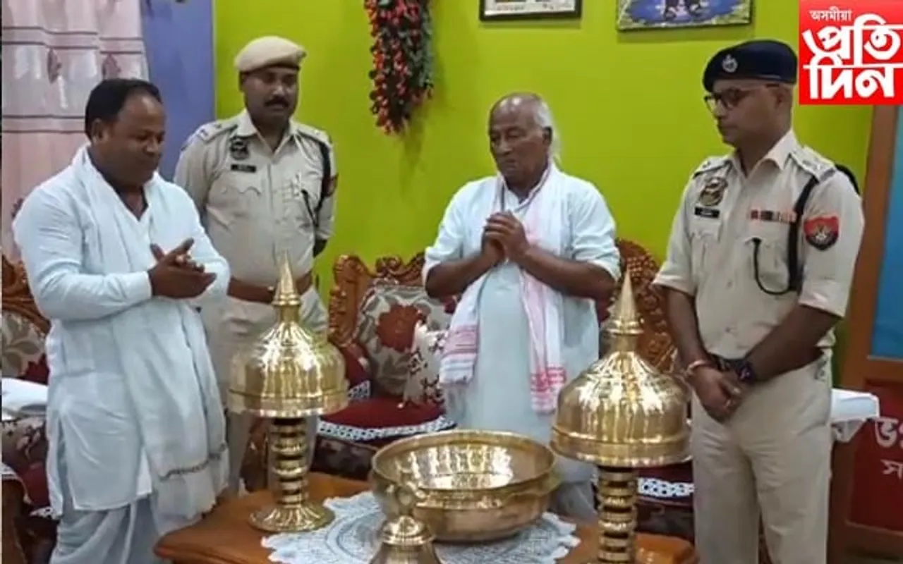 শ্ৰীশ্ৰী মইনবড়ী সত্ৰৰ বাবে নতুন সেৱাৰ সামগ্ৰী আগবঢ়ালে জি পি সিঙে
