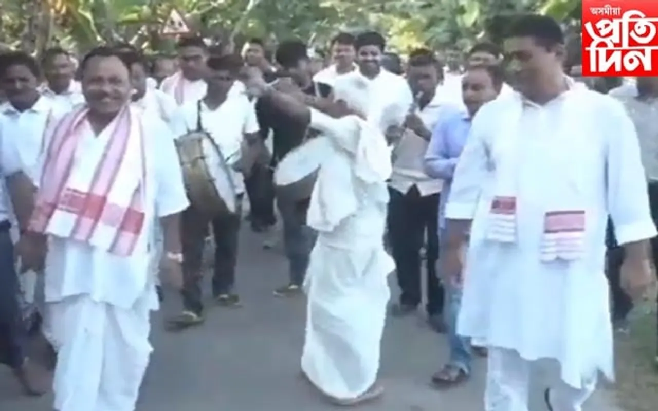মাজুলীত নামঘৰে নামঘৰে সাংসদ  প্ৰদান বৰুৱা আৰু তপন কুমাৰ গগৈ