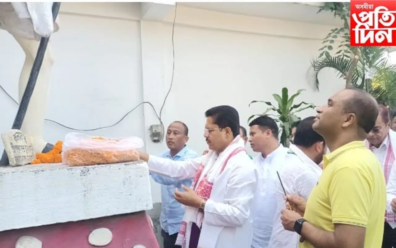 টেঙাখাতত ভূপেন বৰাৰ জ্যেষ্ঠ কংগ্ৰেছী নেতা-কৰ্মীৰে মত বিনিময়