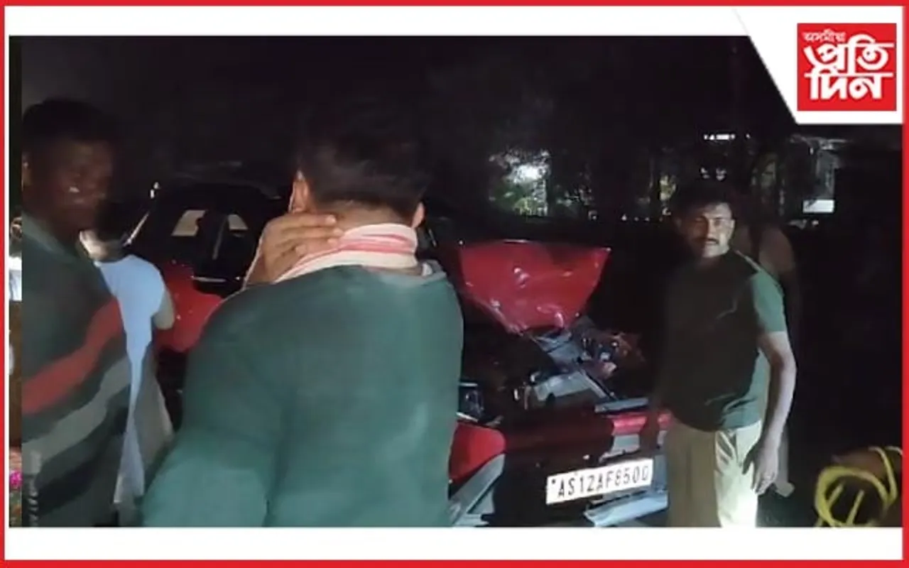 নিশা জামুগুৰিহাটত ৰৈ থকা বাহনত খুন্দা বিলাসী বাহনৰ