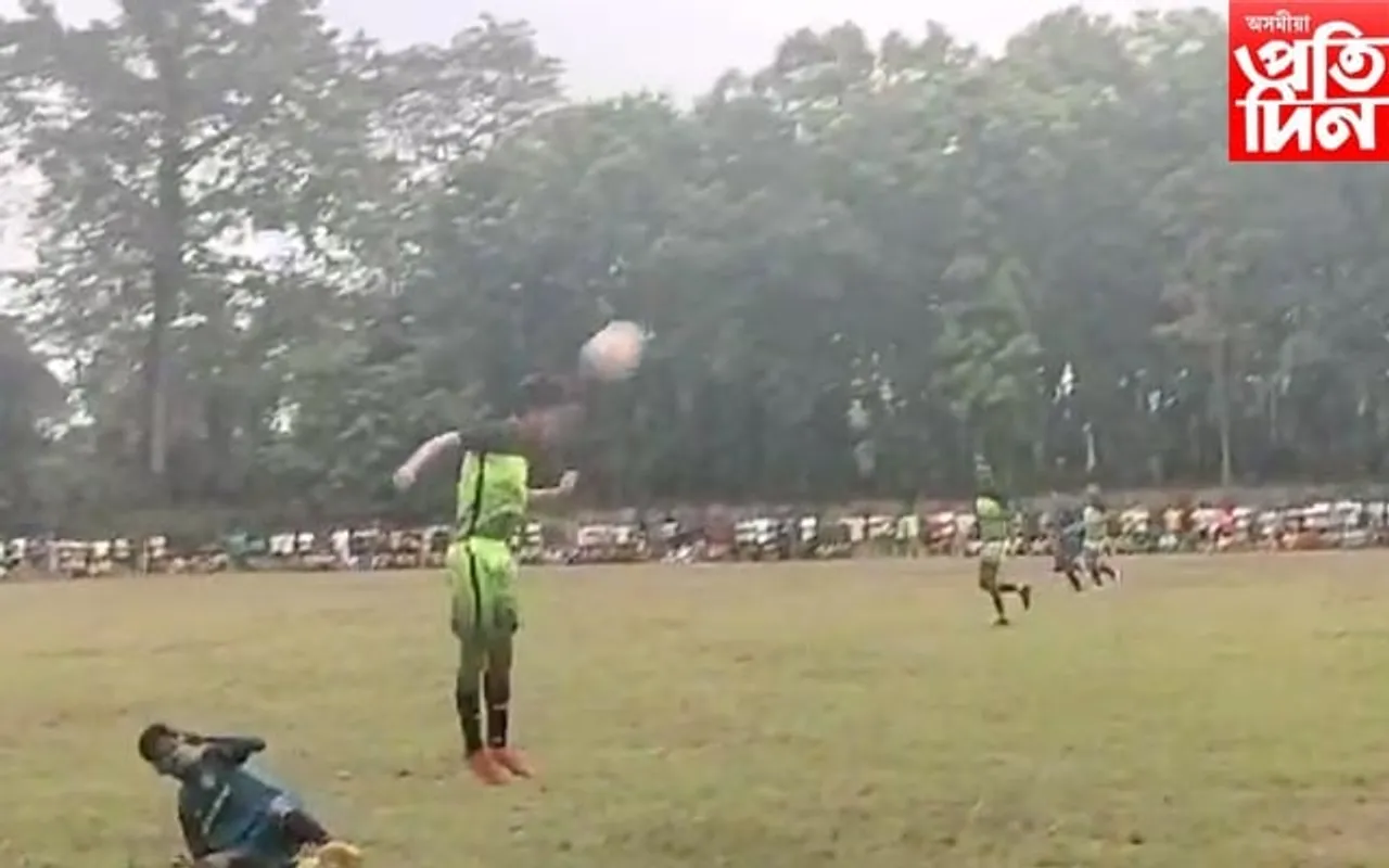 জামুগুৰিহাটৰ টুপিয়াত ক্ৰীড়া সন্থাৰ উদ্যোগত প্ৰাইজমানি ফুটবল প্ৰতিযোগিতা