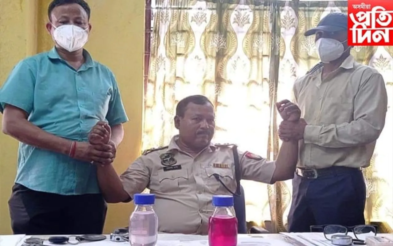 আকৌ এজন চৰকাৰী বিষয়া জালত