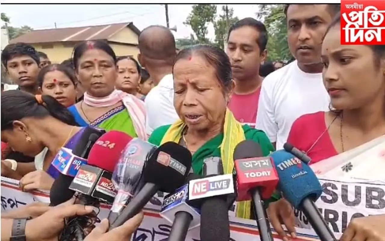 মাণিকপুৰক উপ-জিলা ঘোষণা কৰাৰ দাবীত  শ শ ৰাইজৰ প্ৰতিবাদী পদযাত্ৰা