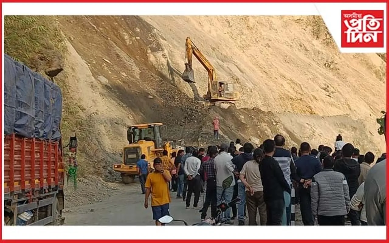 অৰুণাচলত ভূমিস্খলন : শতাধিক যান-বাহন আৱদ্ধ