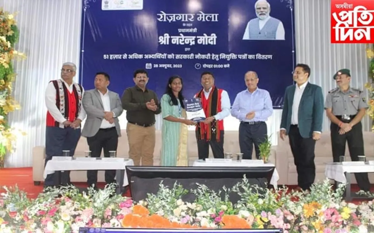 ডিমাপুৰত কেন্দ্ৰীয় মন্ত্ৰী ৰামেশ্বৰ তেলীৰ উপস্থিতিত ১১০ গৰাকীক চাকৰিৰ নিযুক্তি পত্ৰ প্ৰদান