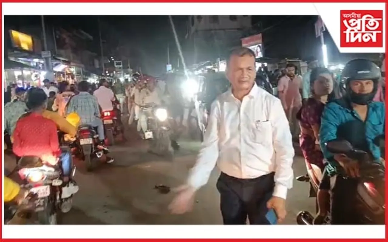 পূজাৰ ভিৰৰ মাজত যানবাহন আৰক্ষীৰ ৰূপত এগৰাকী বিধায়ক...
