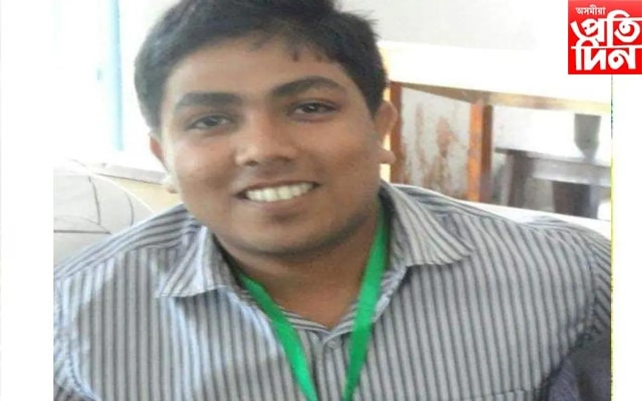 সামাজিক ক্ষেত্ৰলৈ আগবঢ়োৱা অৱদানৰ বাবে মৃন্ময় চৌধুৰীলৈ এনাজৰীৰ 'যুৱ সমাজকৰ্মী' বঁটা...
