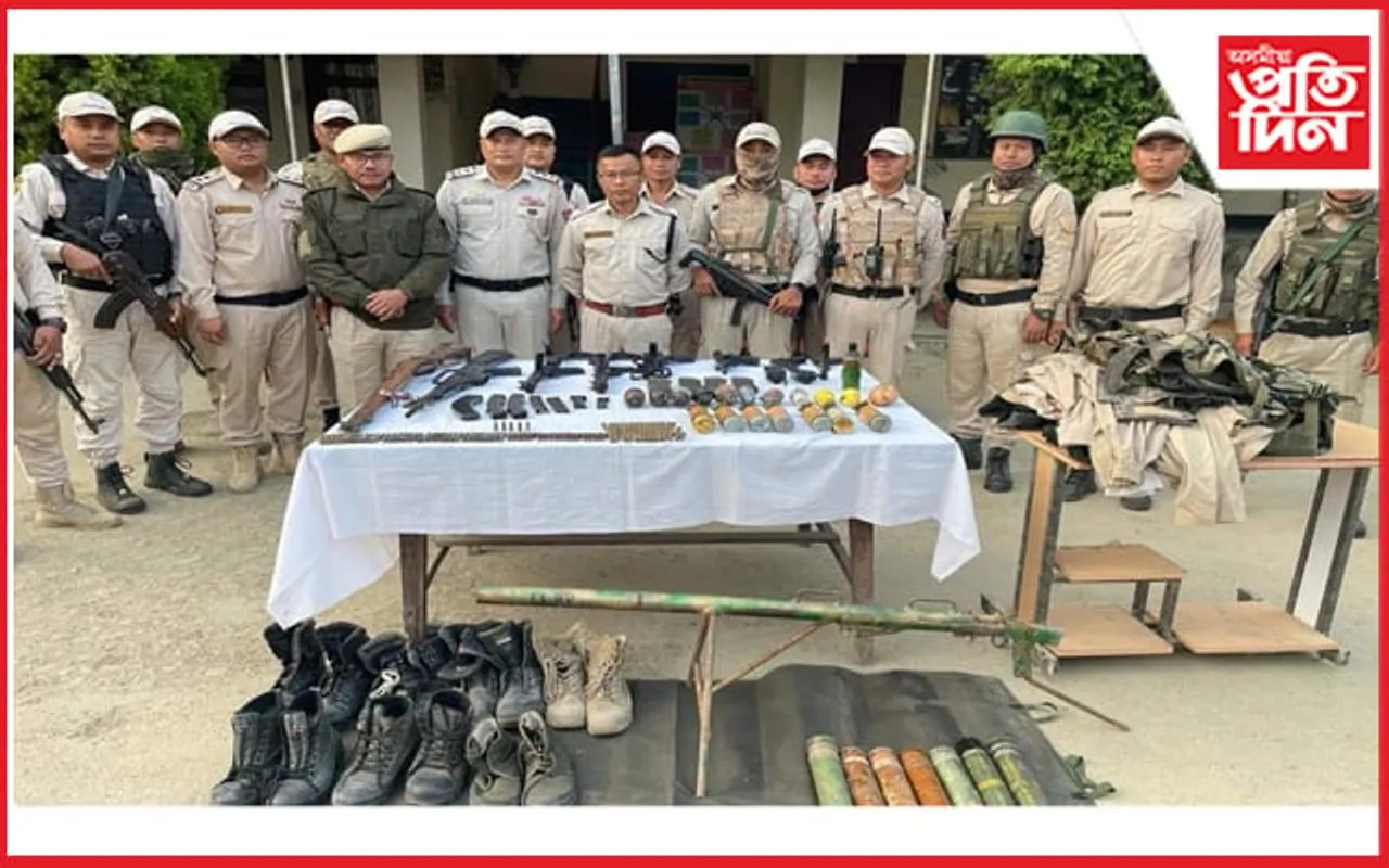 মণিপুৰত পৃথক পৃথক অভিযানত  বুজন পৰিমাণৰ অবৈধ মাৰণাস্ত্ৰ জব্দ