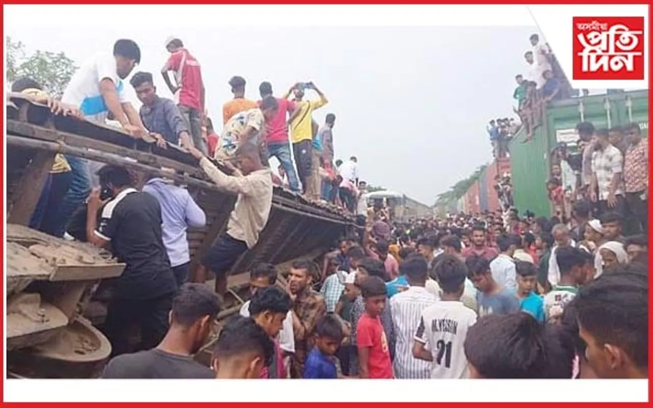 বাংলাদেশত দুখন ৰে'লৰ মাজত সংঘৰ্ষঃ এই পৰ্যন্ত ১৩ জনৰ মৃতদেহ উদ্ধাৰ...