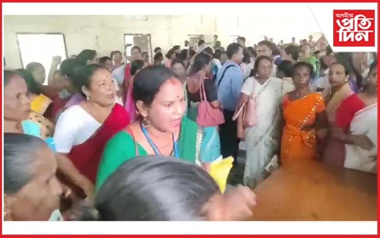 তিতাবৰত মাইক্ৰফাইনেন্সৰ ঋণ ৰেহাৰইৰ এন অ' চি দিয়াৰ মাজতে উত্তপ্ত পৰিস্থিতি...