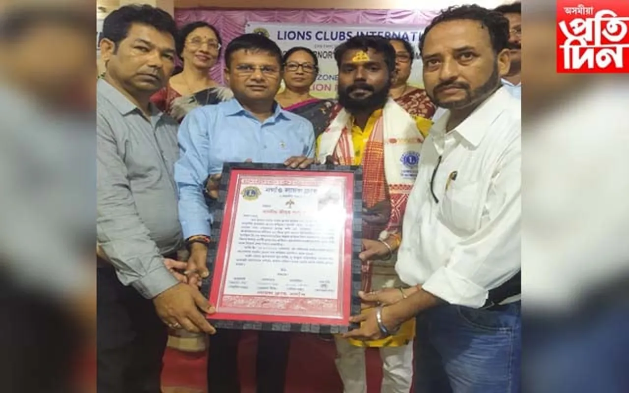 কেদাৰনাথলৈ পদব্ৰজে যোৱা পাপু পেটেলক সম্বৰ্ধনা নগাঁও লায়ন্স ক্লাবৰ