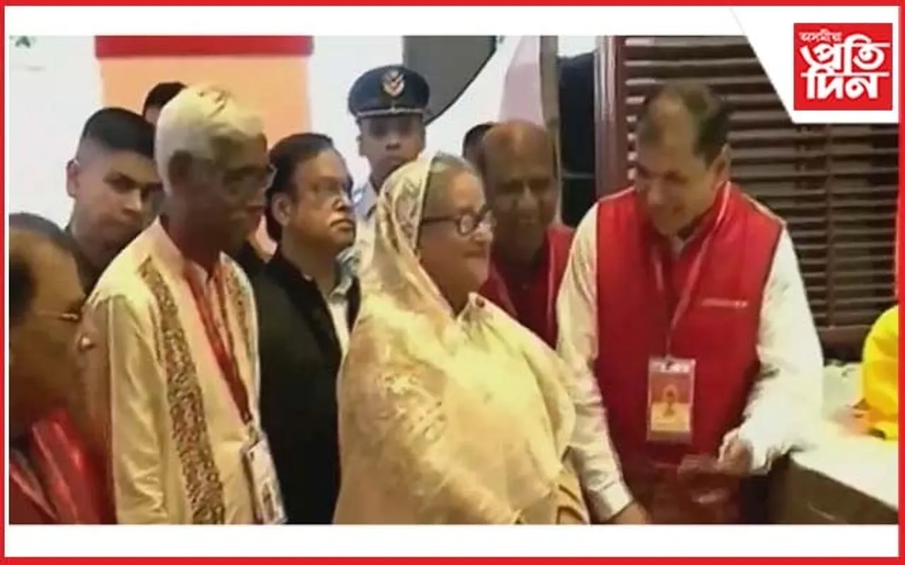 মন্দিৰ দৰ্শন কৰি বাংলাদেশৰ প্ৰধানমন্ত্ৰী শ্বেখ হাছিনাই জনালে দুৰ্গাপূজাৰ শুভেচ্ছা