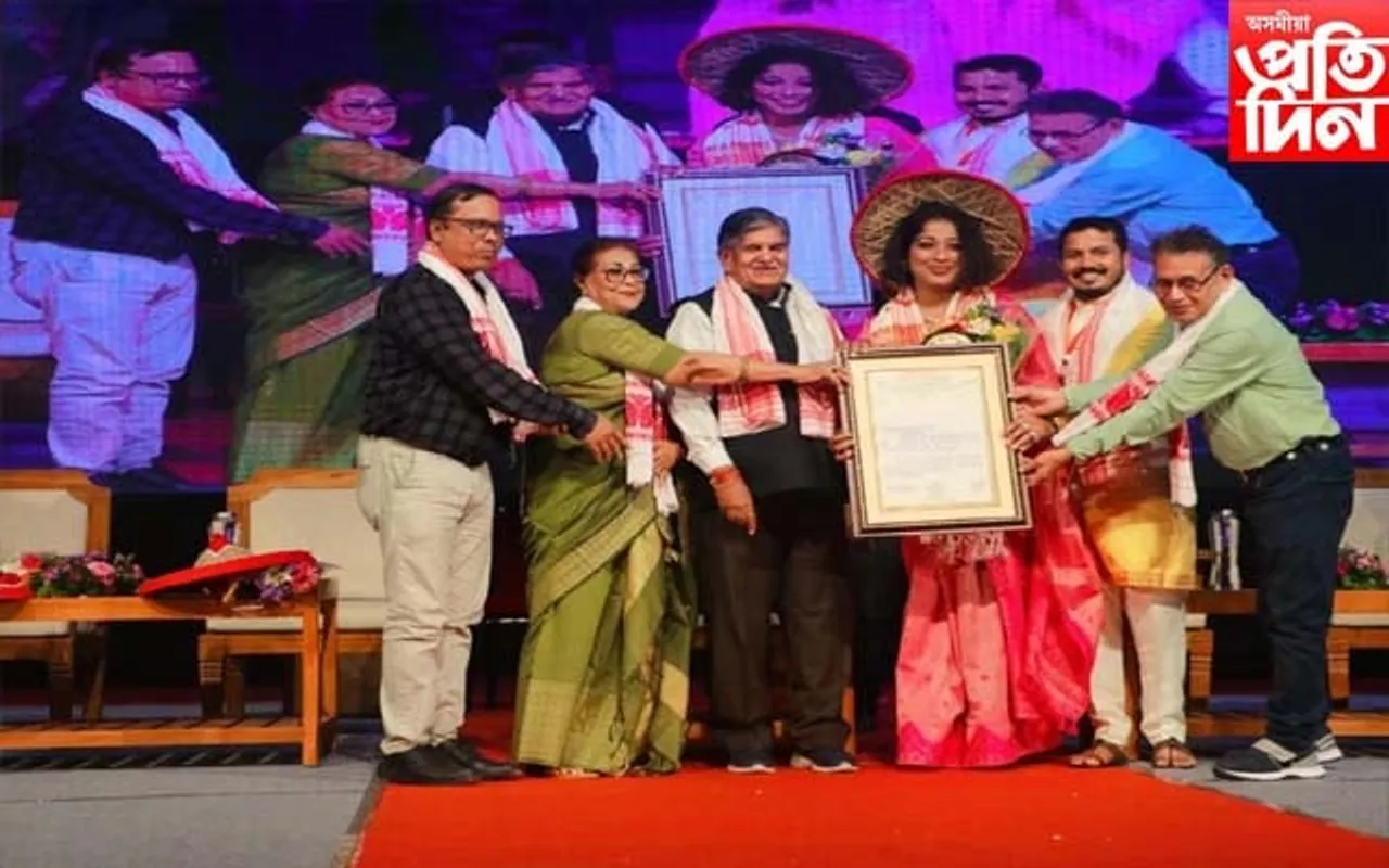 কণ্ঠশিল্পী সংস্কৃতা মালাকাৰলৈ অসম অনুসূচিত জাতি যুৱ প্ৰতিভা বঁটা