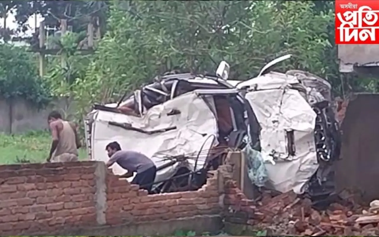  বাসগৃহৰ দেৱালত খুণ্ডা তীব্ৰবেগী চাৰিচকীয়া বাহনৰ, থিতাতে নিহত চালক