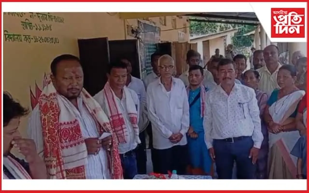 বালিজুৰিত ৫খনকৈ বিদ্যালয় গৃহৰ আধাৰশিলা স্থাপন বিধায়ক পদ্ম হাজৰিকাৰ