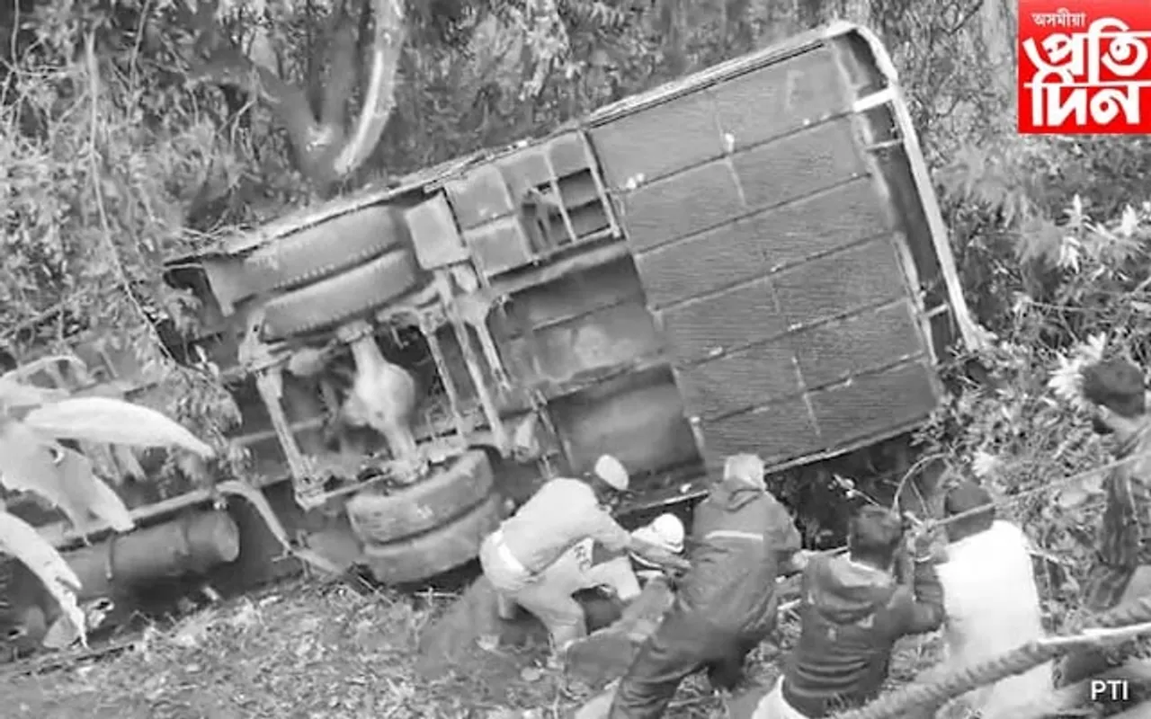 ভয়ংকৰ পথ দুৰ্ঘটনাত ৯ জনৰ মৃত্যু, প্ৰধানমন্ত্ৰীৰ আৰ্থিক সাহায্য ঘোষণা