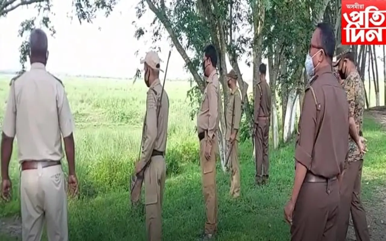 দুই শতাধিক অস্থায়ী বনকৰ্মীৰ আগ্নেয়াস্ত্ৰ উভতাই ল'লে কাজিৰঙা ৰাষ্ট্ৰীয় উদ্যান কৰ্তৃপক্ষই
