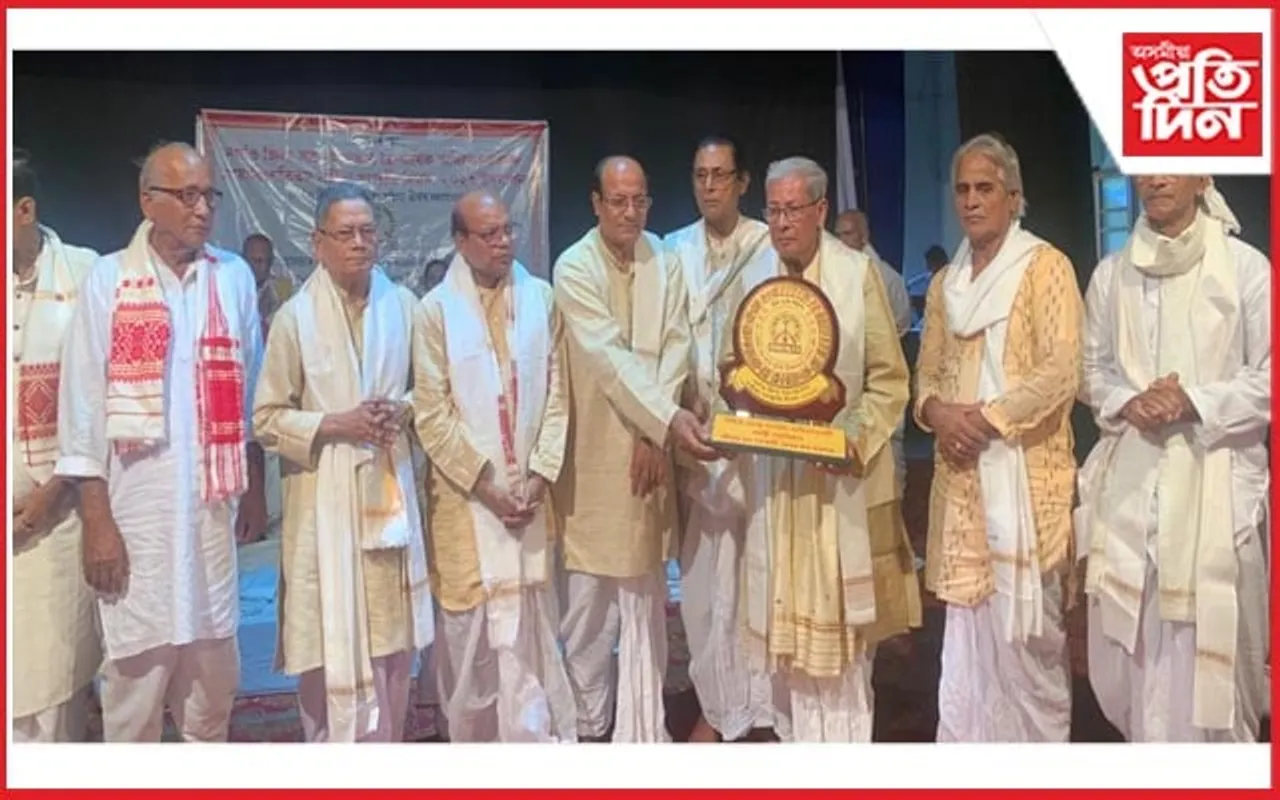 ভৱ গোস্বামীলৈ নগাঁও সত্ৰ মহাসভাৰ 'ৰেবত চন্দ্ৰ মহন্ত স্মাৰক জীৱনজোৰা সাধনা বঁটা'