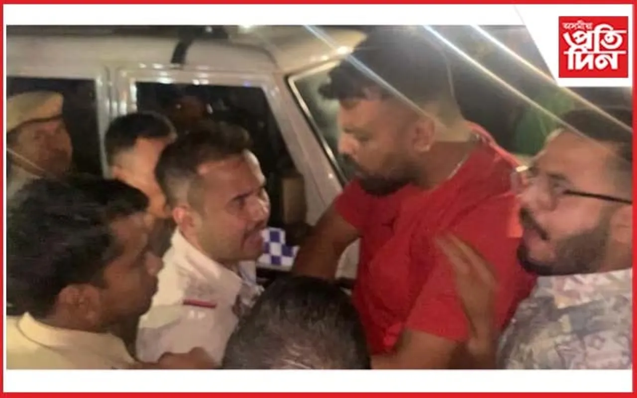 নগাঁৱৰ ৰাজপথত উত্তেজনা : জনতাই আবদ্ধ কৰি ৰাখিলে আৰক্ষীক