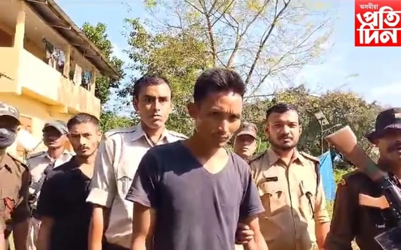 গছ কটাৰ উদ্দেশ্যে প্ৰৱেশ কৰিছিল বনাঞ্চলত!  গ্ৰেপ্তাৰ এজন, দুজনৰ পলায়ন