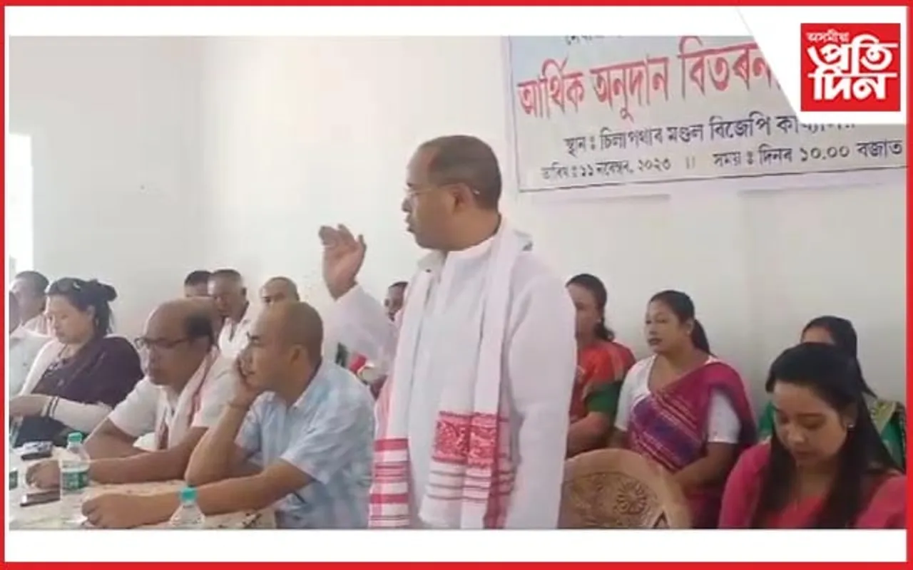 তিনি শতাধিক ৰোগাক্ৰান্তক চেক বিতৰণ ভূৱন পেগুৰঃ কংগ্ৰেছ, AIUDF ক সমালোচনা 