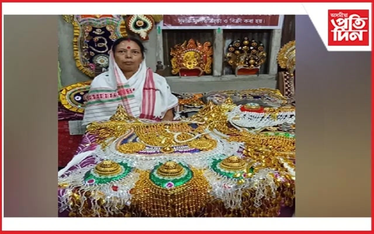 শ্ৰীকৃষ্ণৰ ৰাস উৎসৱৰ প্ৰাকমূহুৰ্তত ধিঙত মহিলাৰ উদ্যোগত ভাওনাৰ সাজ পোছাকৰ ব্যৱস্থা