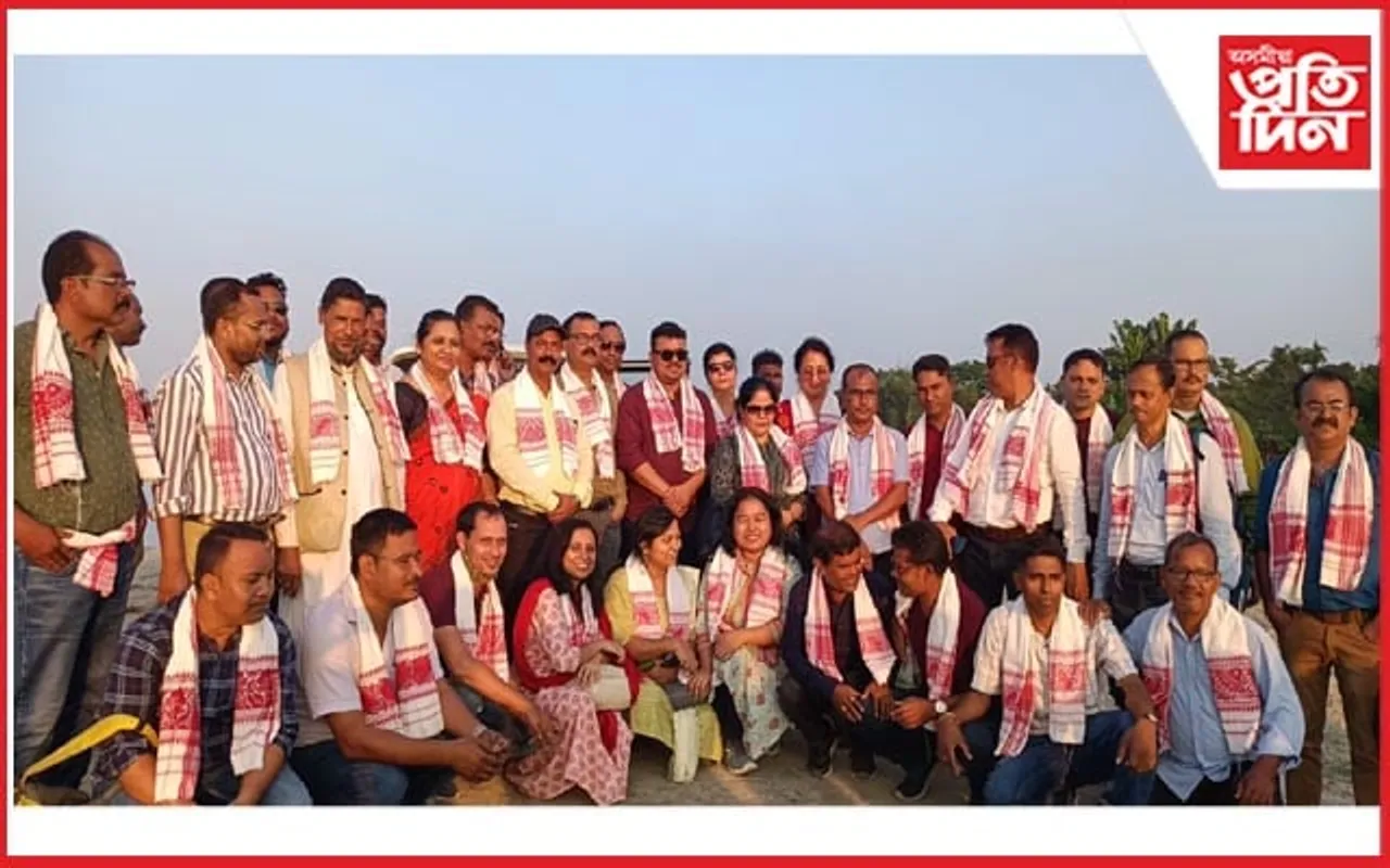 মিৰ্জা 'ডায়েট'ৰ প্ৰশিক্ষাৰ্থী দলৰ সোণতলীৰ চৰাঞ্চল ভ্ৰমণ