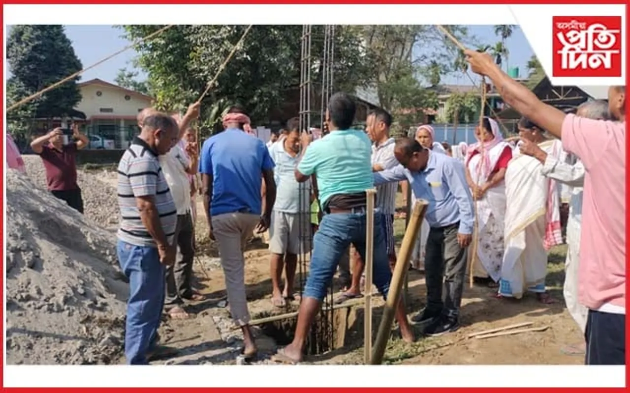 কোলাপথাৰ নামঘৰৰ গৃহ নিৰ্মাণৰ লাইখুঁটা 
স্থাপন