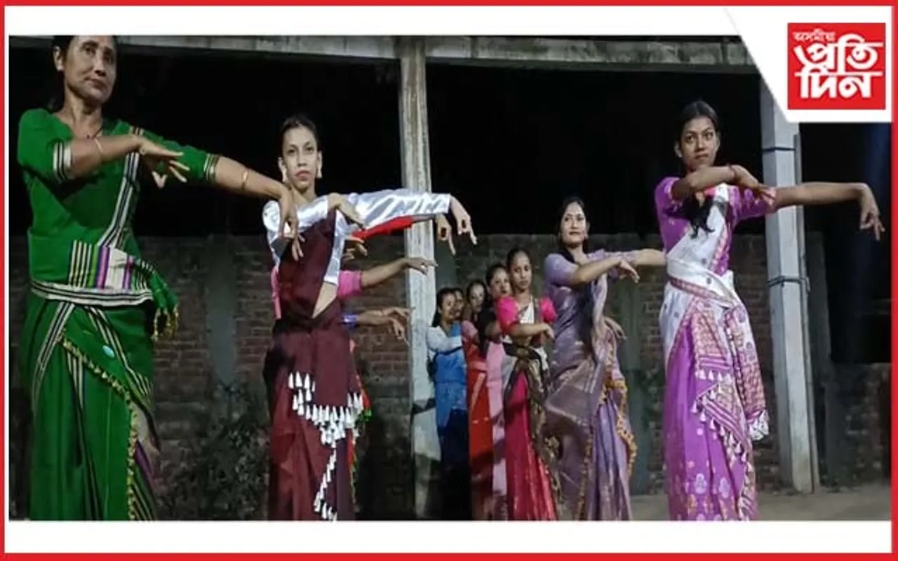 চেপেনাকোবোৱা ৰাজহুৱা নাট্য মন্দিৰত শ্ৰী কৃষ্ণৰ ৰাসযাত্ৰাৰ প্ৰস্তুতি