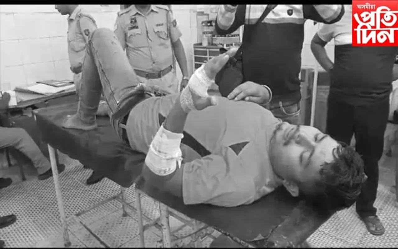 নগাঁৱত ব্লেডমেনৰ সন্ত্ৰাস, দুৰ্বৃত্তই যুৱকৰ পৰা লুটি নিলে ৪০,০০০ টকা