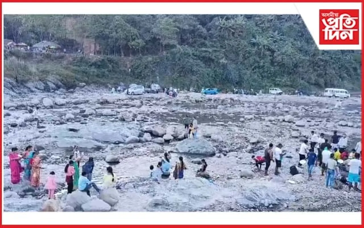 পাহাৰীয়া ডিমৌ নৈত বনভোজপ্ৰেমীৰ ব্যাপক সমাগম